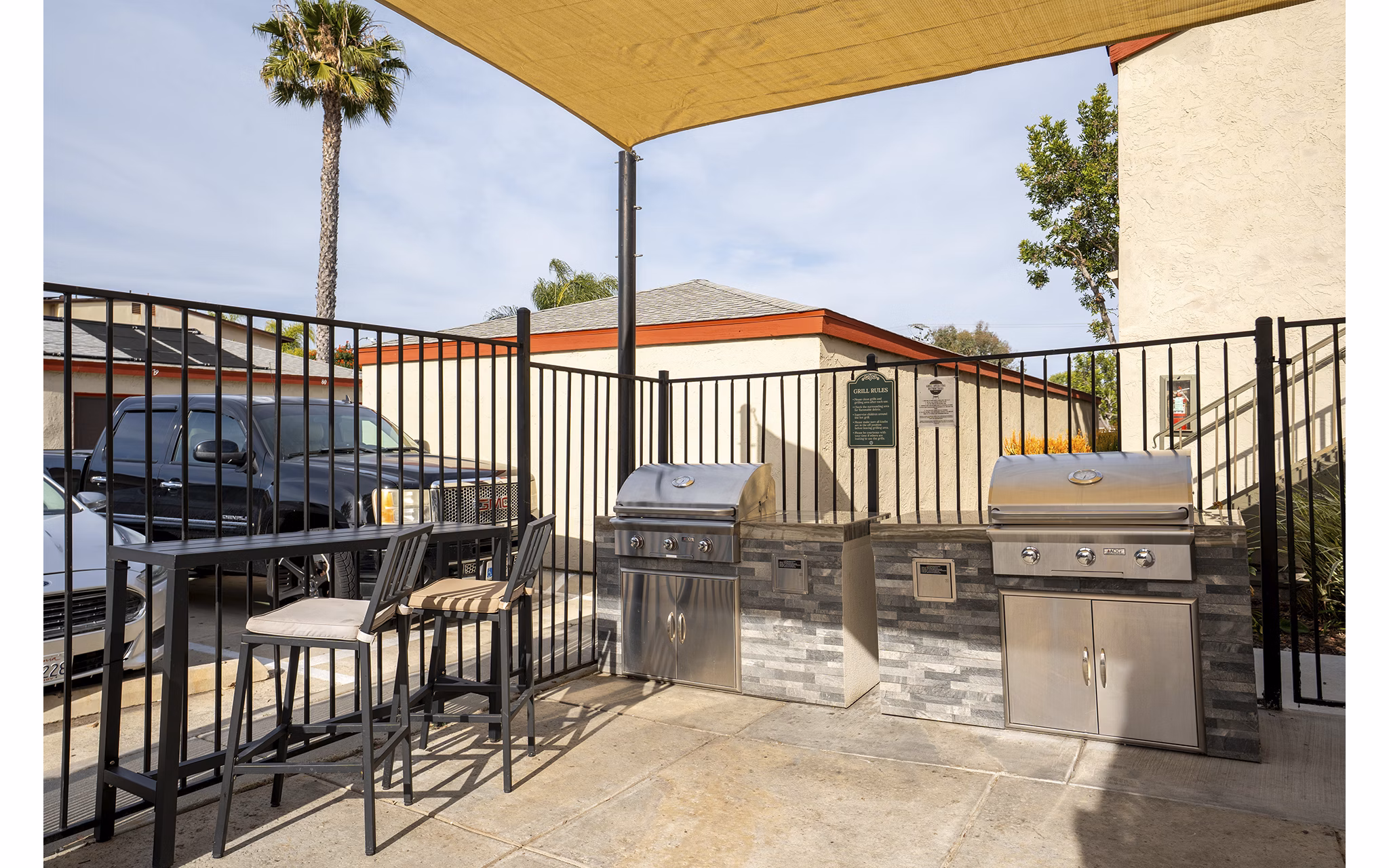 grill area at Whispering Oaks Apartments 