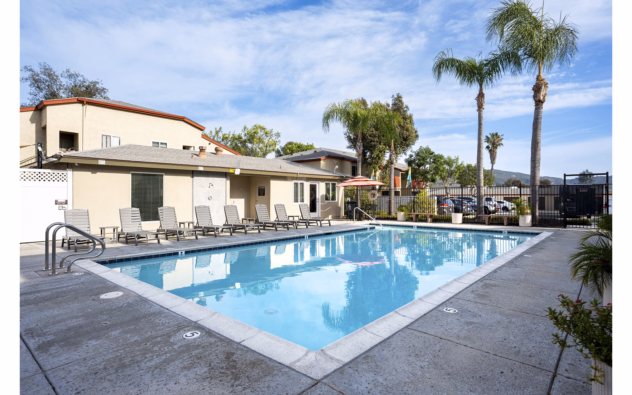 pool at Whispering Oaks Apartments 