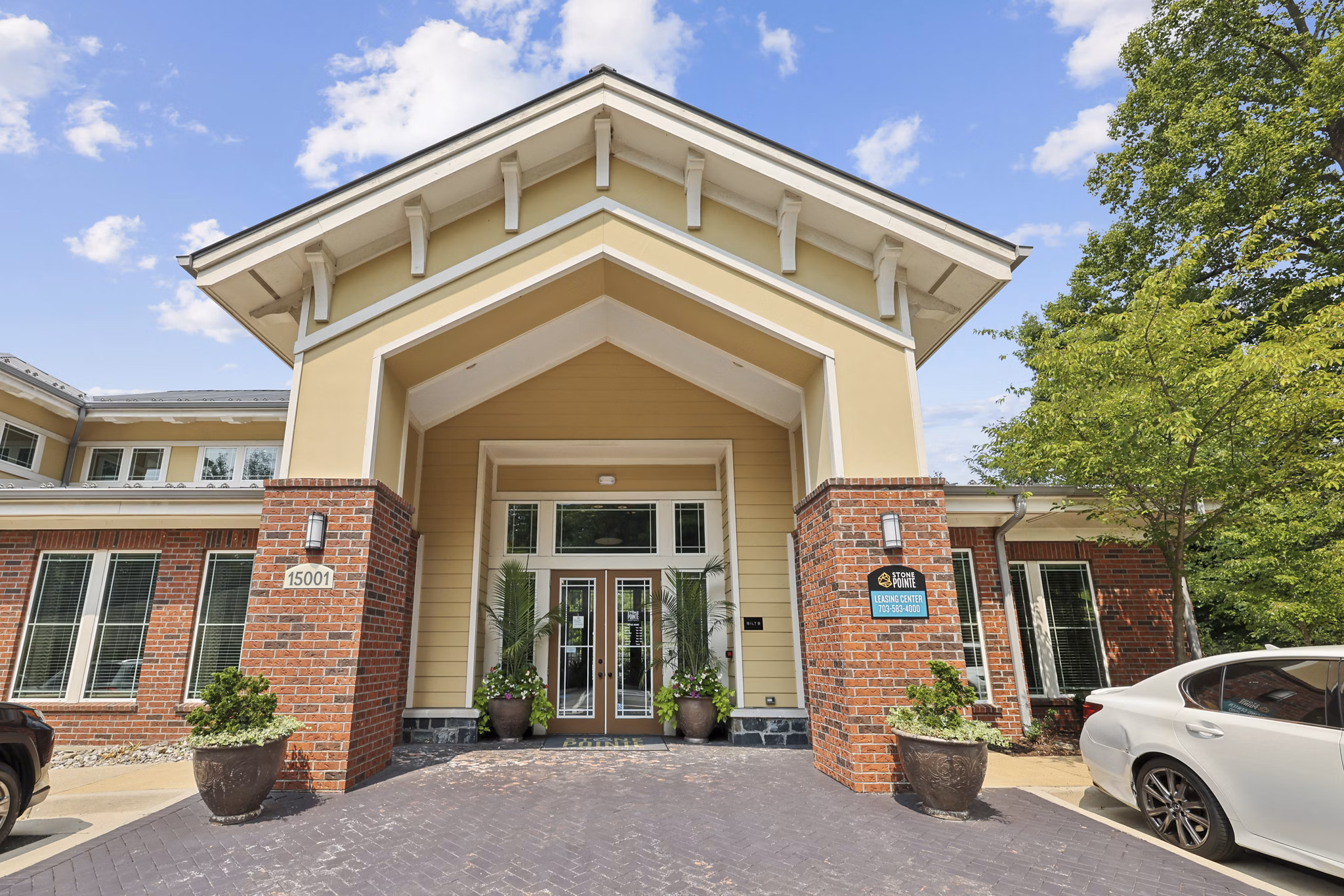 exterior at Stone Pointe Apartments 