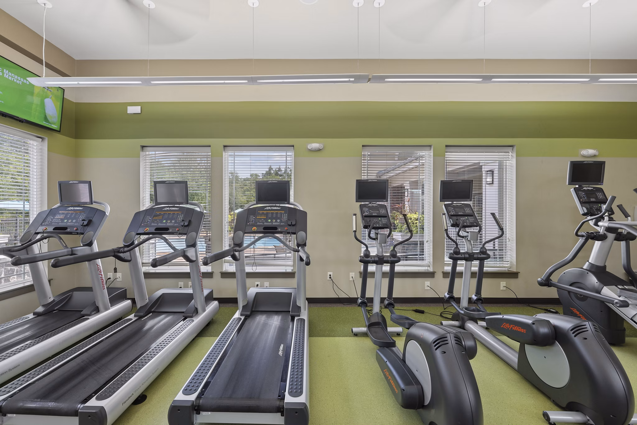 fitness center at Stone Pointe Apartments 