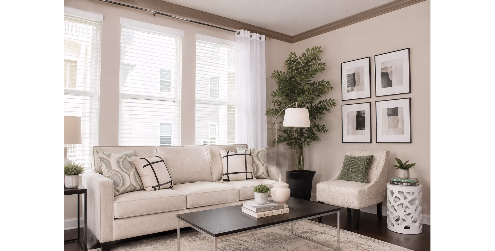 Living Room at Stone Pointe Apartments