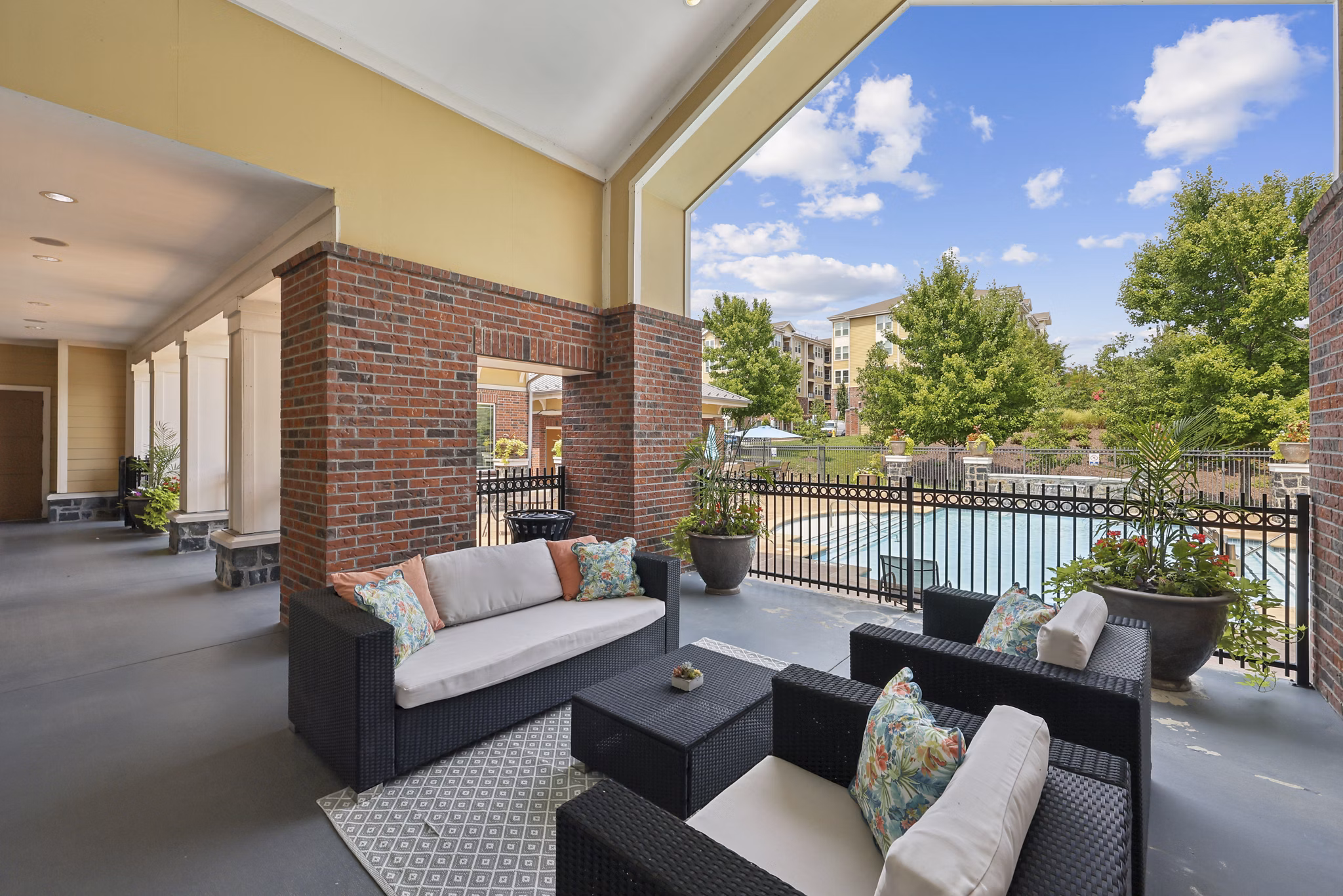 patio at Stone Pointe Apartments 
