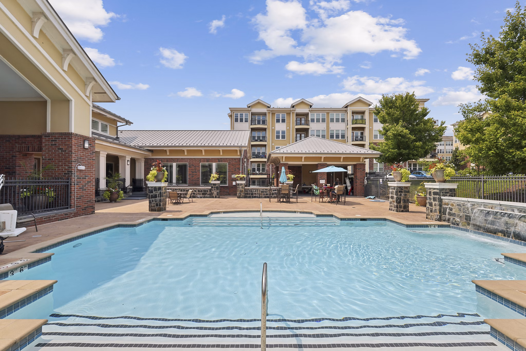 pool at Stone Pointe Apartments 