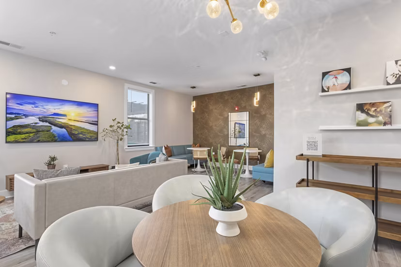 clubhouse at 400 Meeting Apartments 
