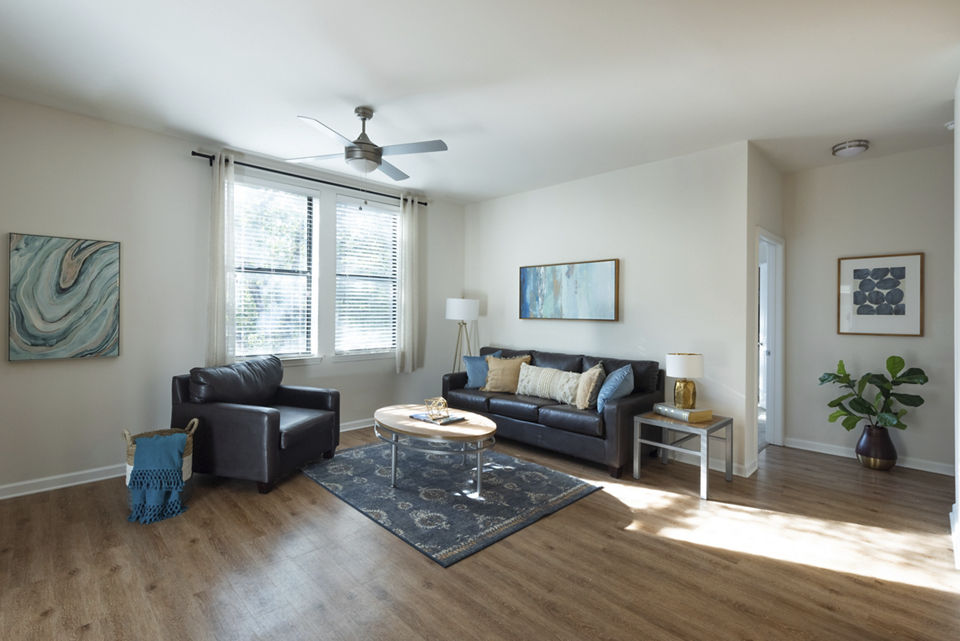 living room at 400 Meeting Apartments 