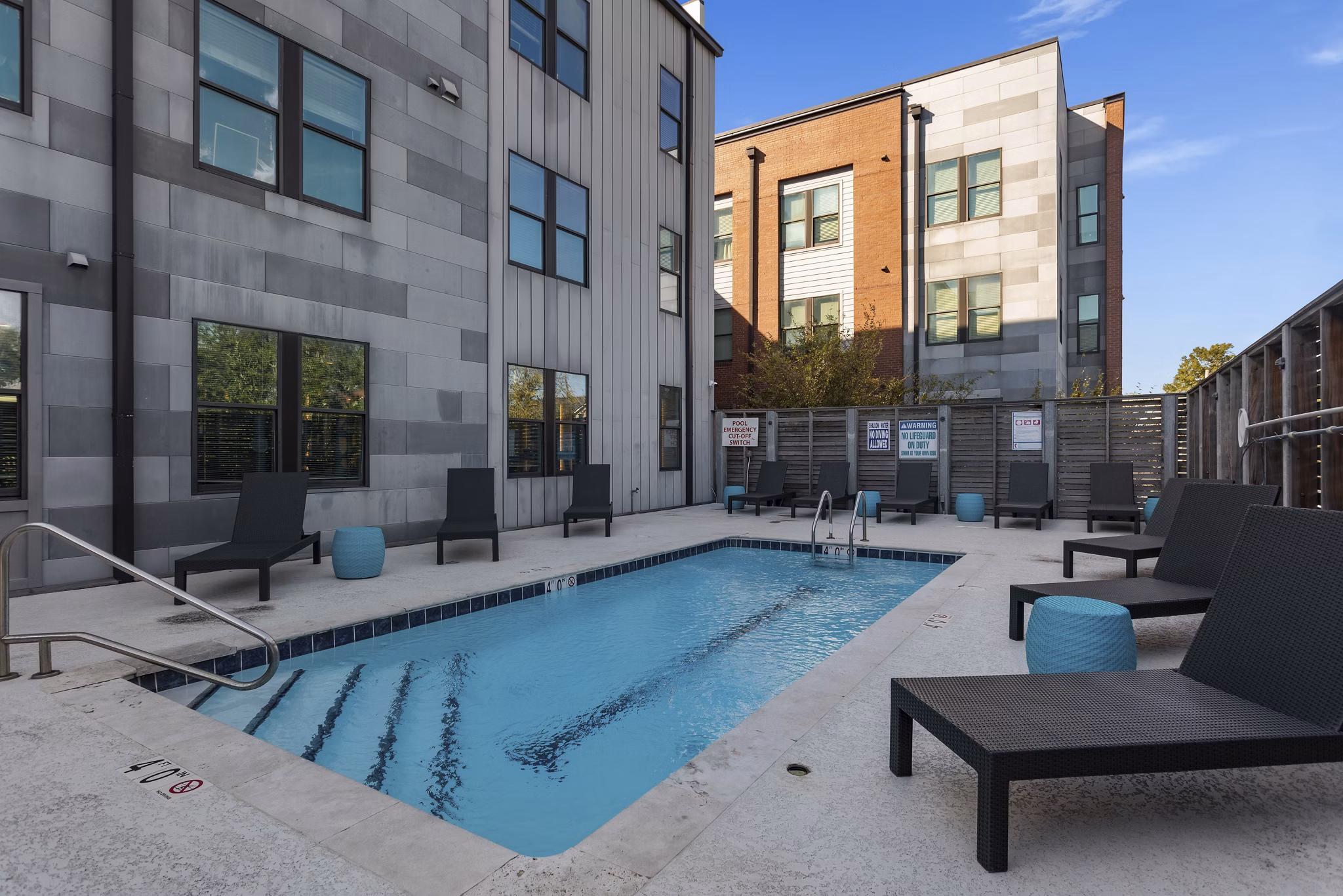 pool at 400 Meeting Apartments 