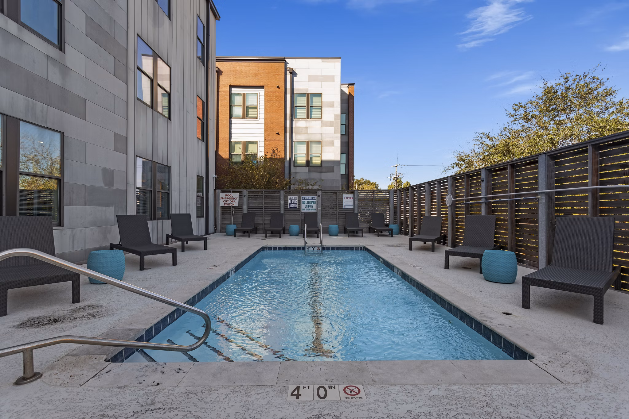 pool at 400 Meeting Apartments 