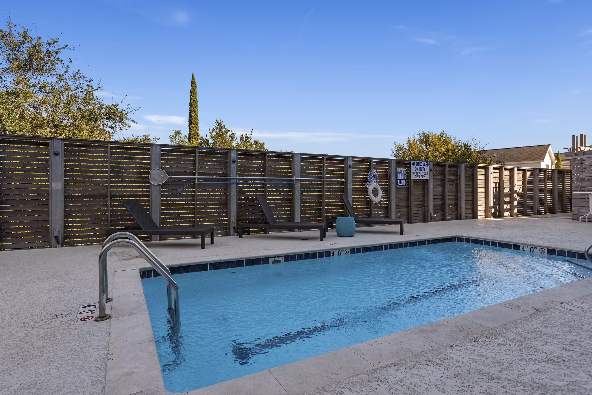 pool at 400 Meeting Apartments 