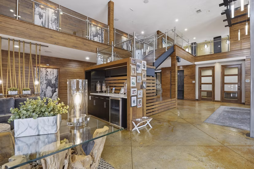 clubhouse at Sola Galleria Apartments
