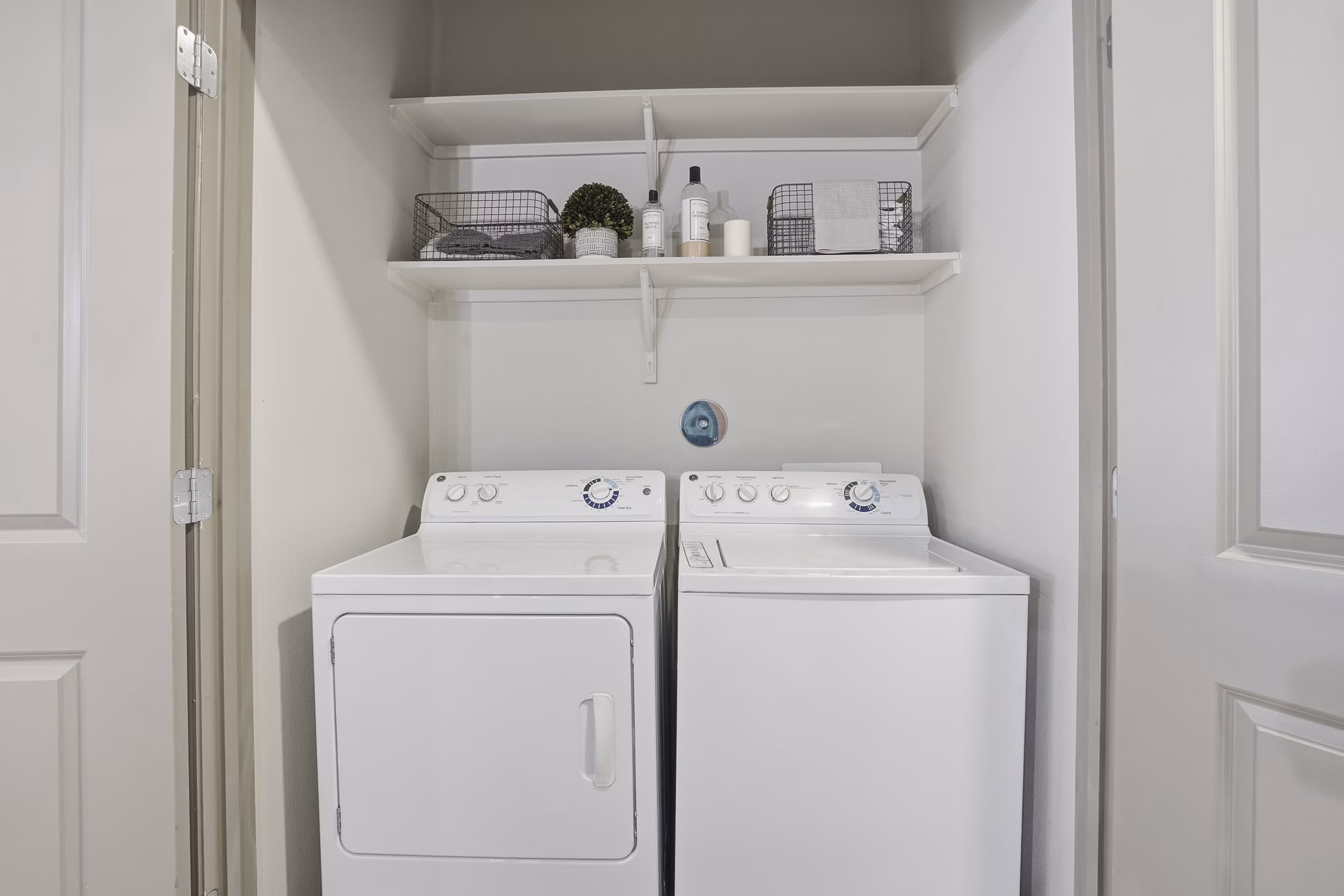 laundry room at Sola Galleria Apartments