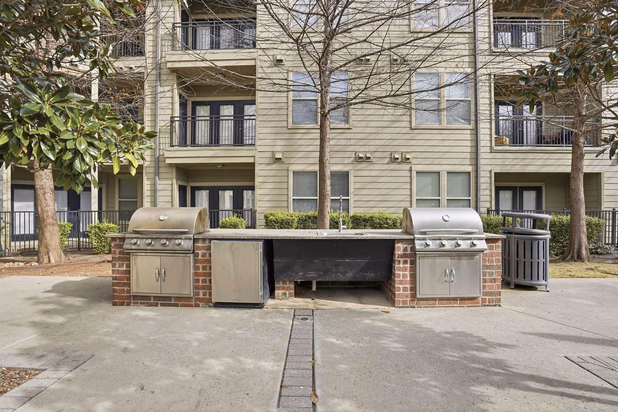 patio at Sola Galleria Apartments