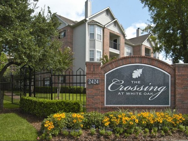 exterior at Crossing at White Oak Apartments