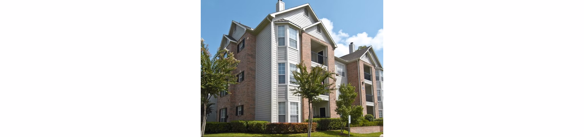 Crossing at White Oak Apartments: Elegant of modern luxury apartments in quiet neighborhood