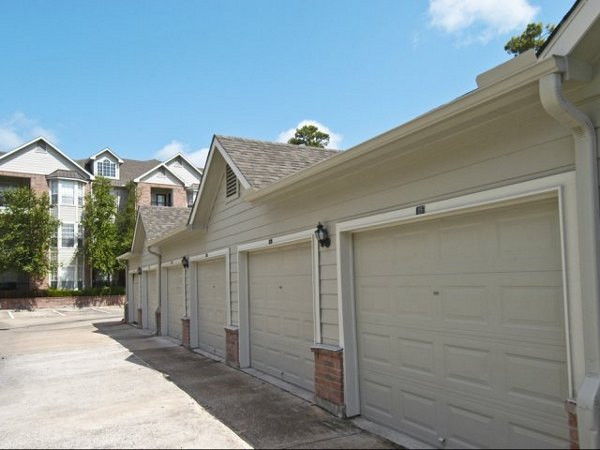 Crossing at White Oak: Stylish modern apartments in prime location, perfect for luxury living