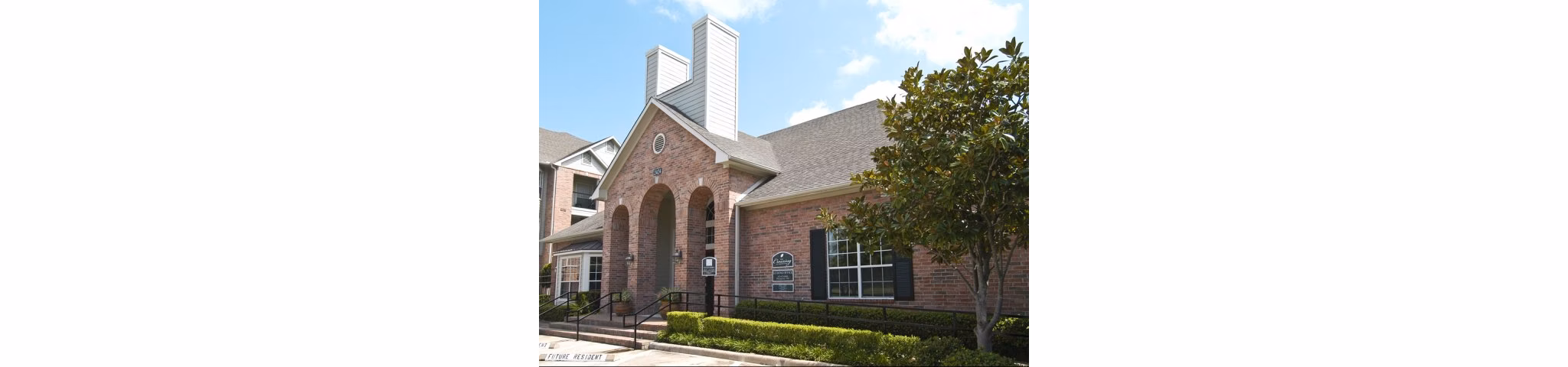 Crossing at White Oak: Elegant of luxury apartments in serene neighborhood