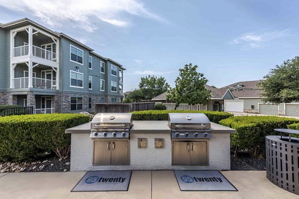 grill area at 95twenty Apartments 
