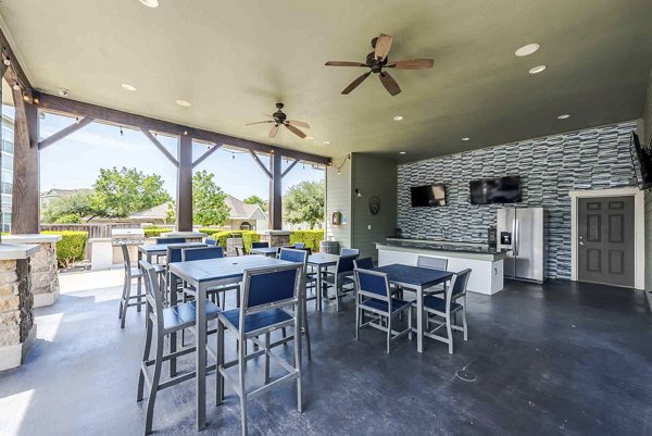 grill area at 95twenty Apartments 
