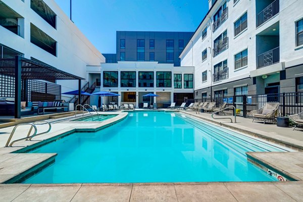 pool at Commons Park West Apartments