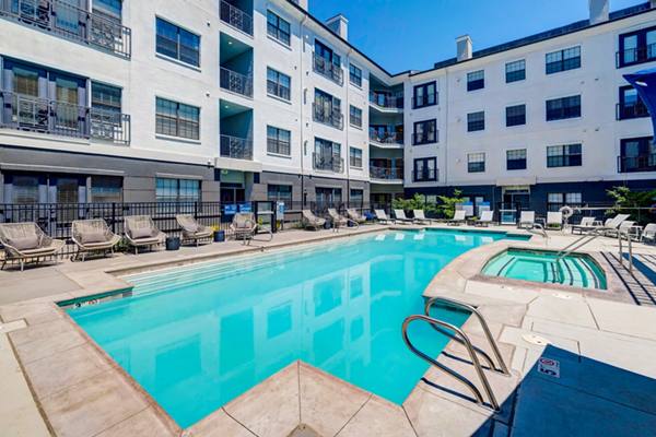 pool at Commons Park West Apartments