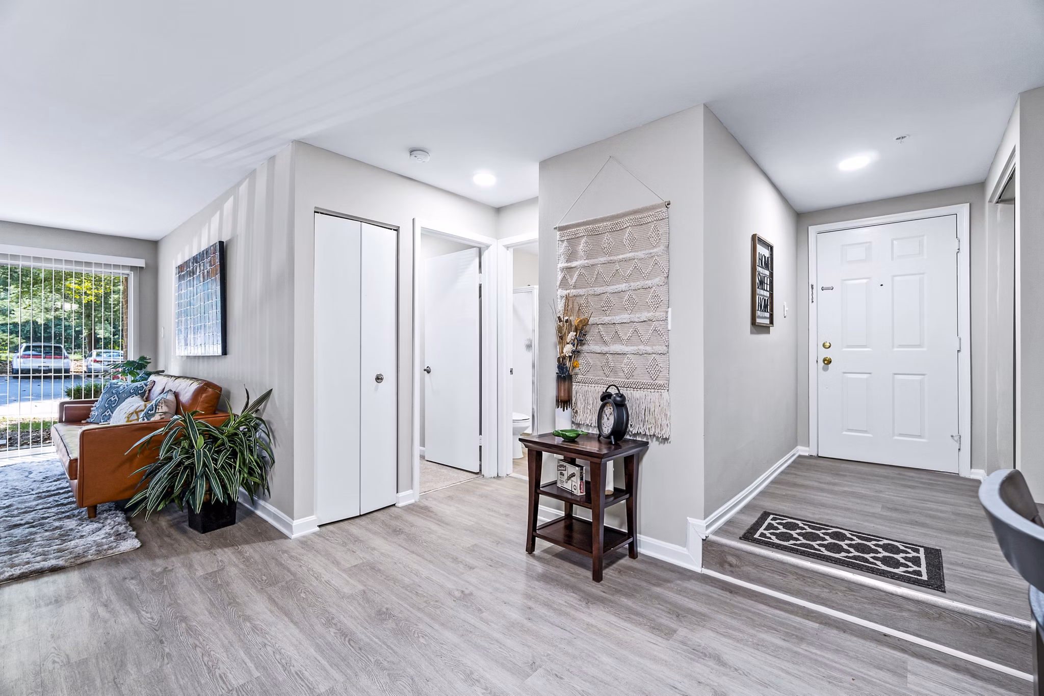 Entry and living room with modern decor at Ellipse at Fairfax Corner Apartments