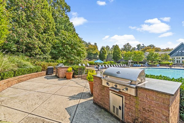 grill area/pool at Ellipse at Fairfax Corner Apartments