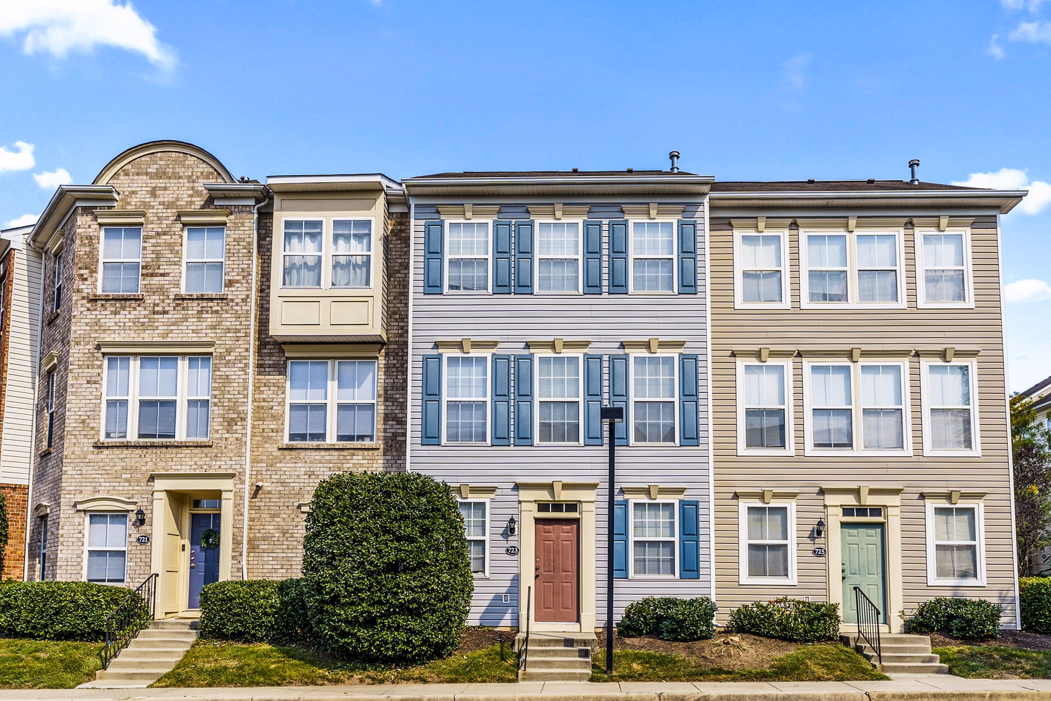 Townes at Herndon: Charming garden-style apartment in a serene suburban setting