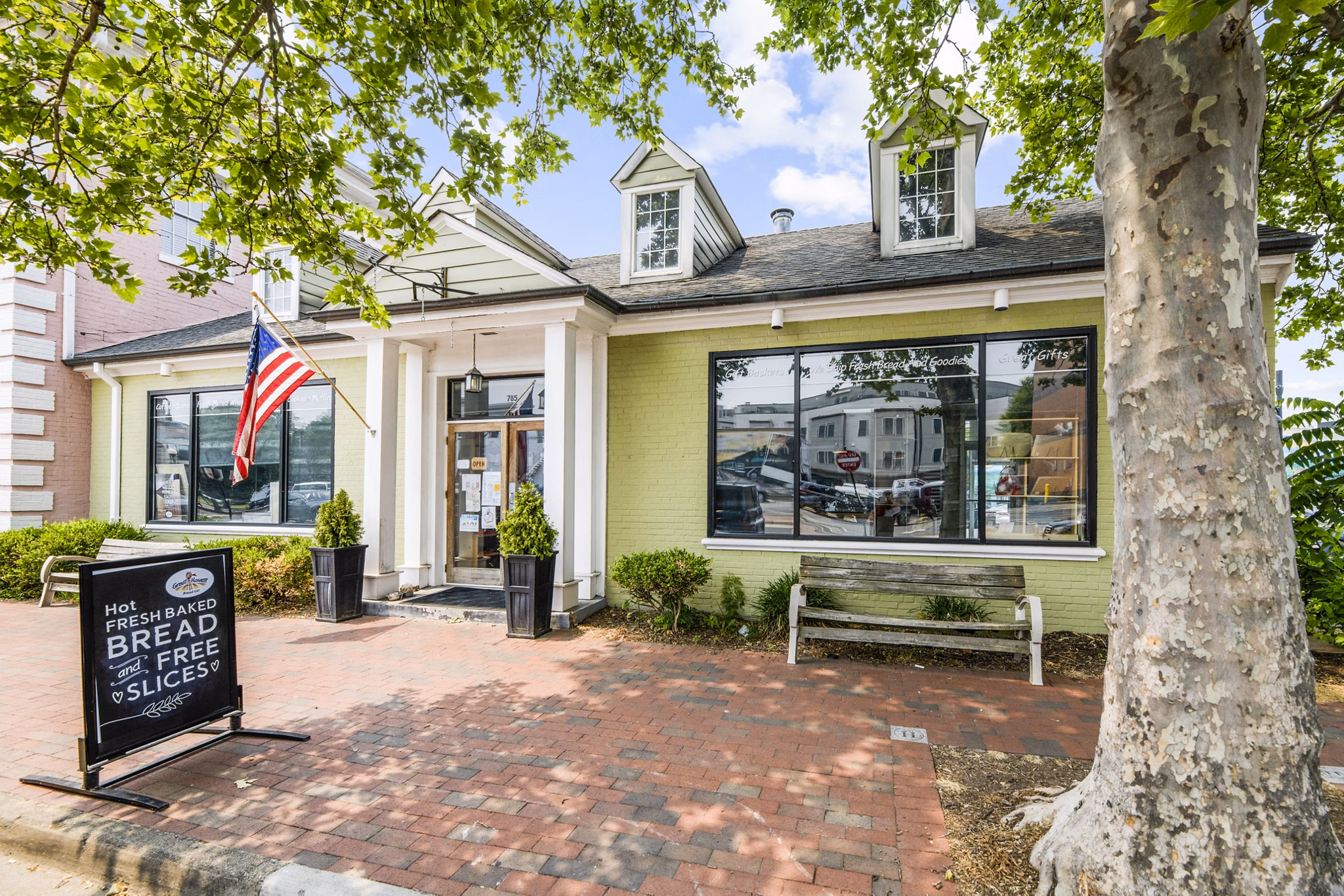 Charming neighborhood view at Townes at Herndon Apartments, showcasing tree-lined streets and community ambiance