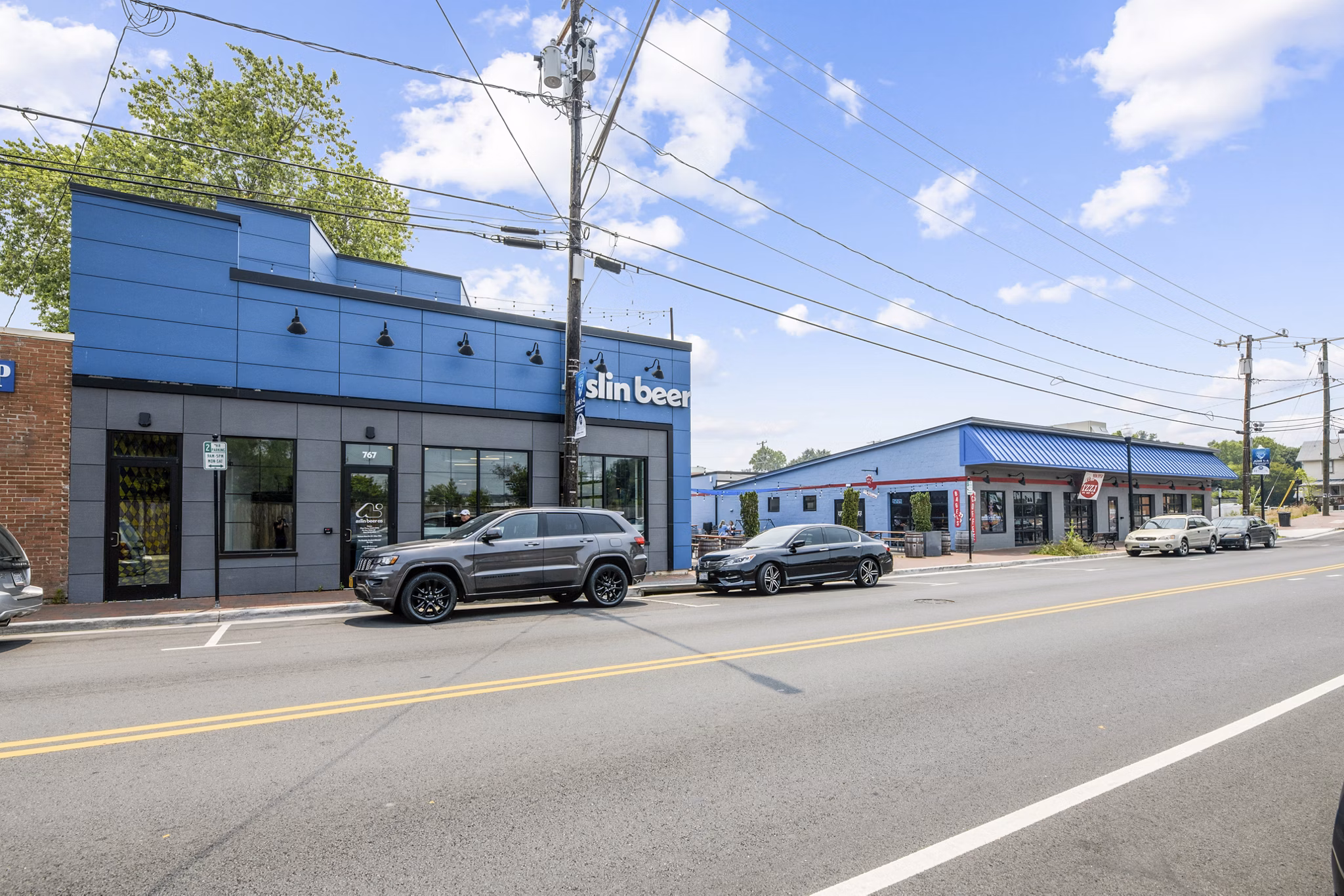 Tree-lined streets and cozy benches in the neighborhood at Townes at Herndon Apartments