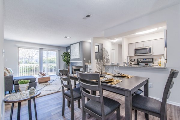 dining room at Windsor at Fairlakes Apartments