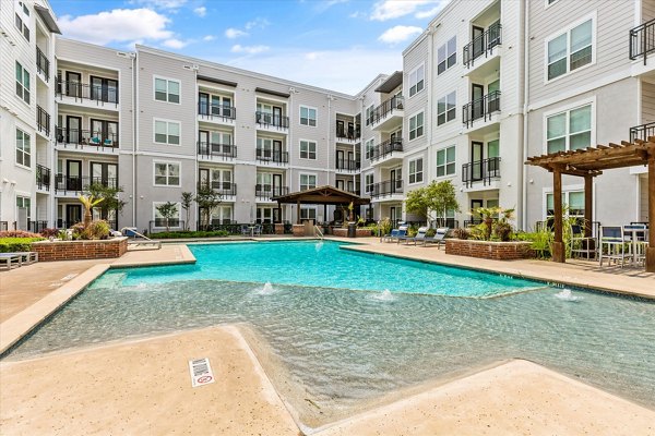 pool at Lakeside Urban Center Apartments