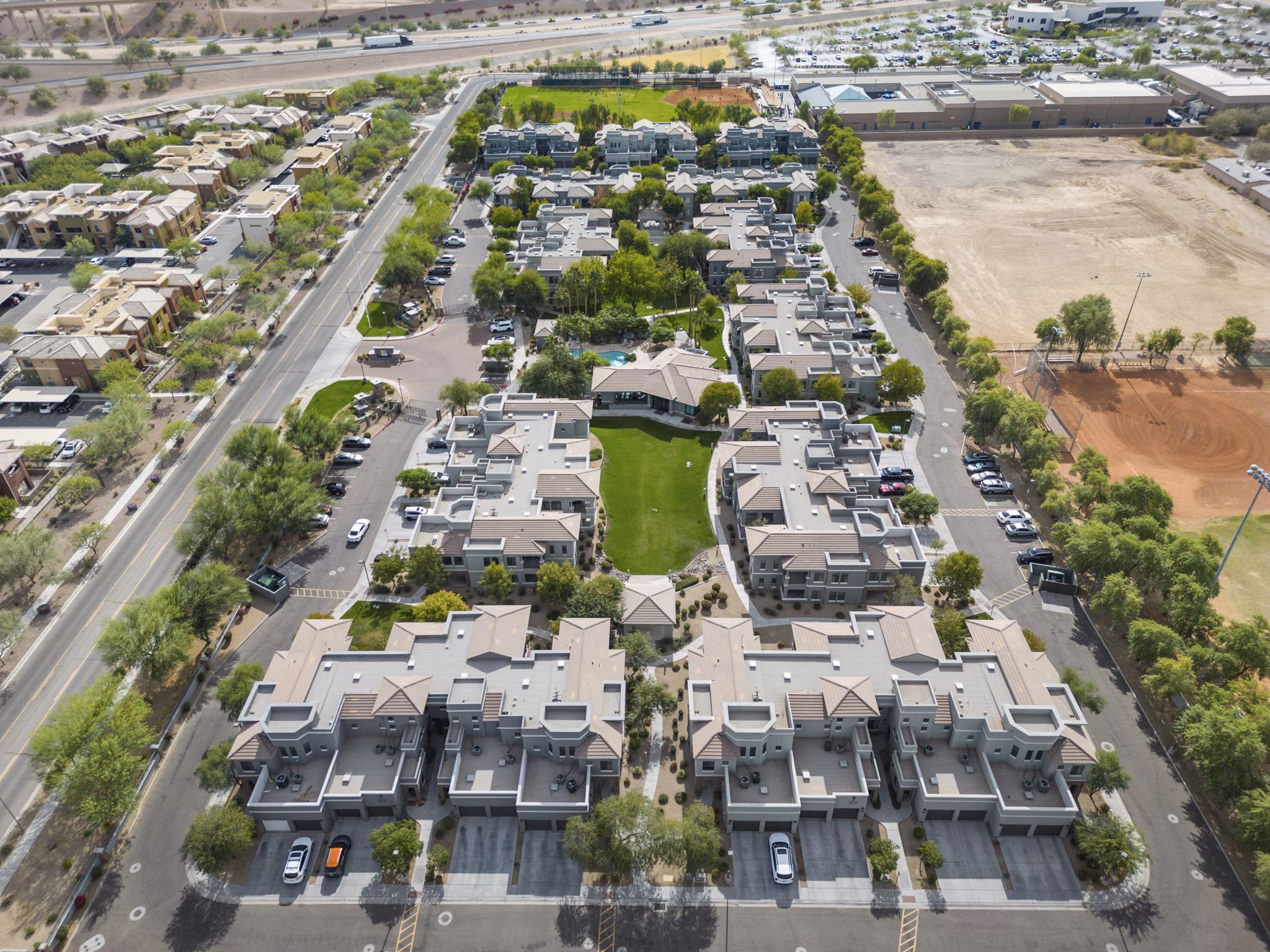 Indigo Apartments: Scenic view of luxury apartments near downtown