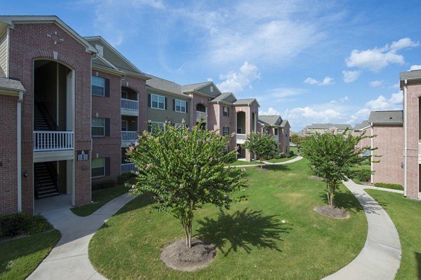 exterior at Montage at Cinco Ranch Apartments