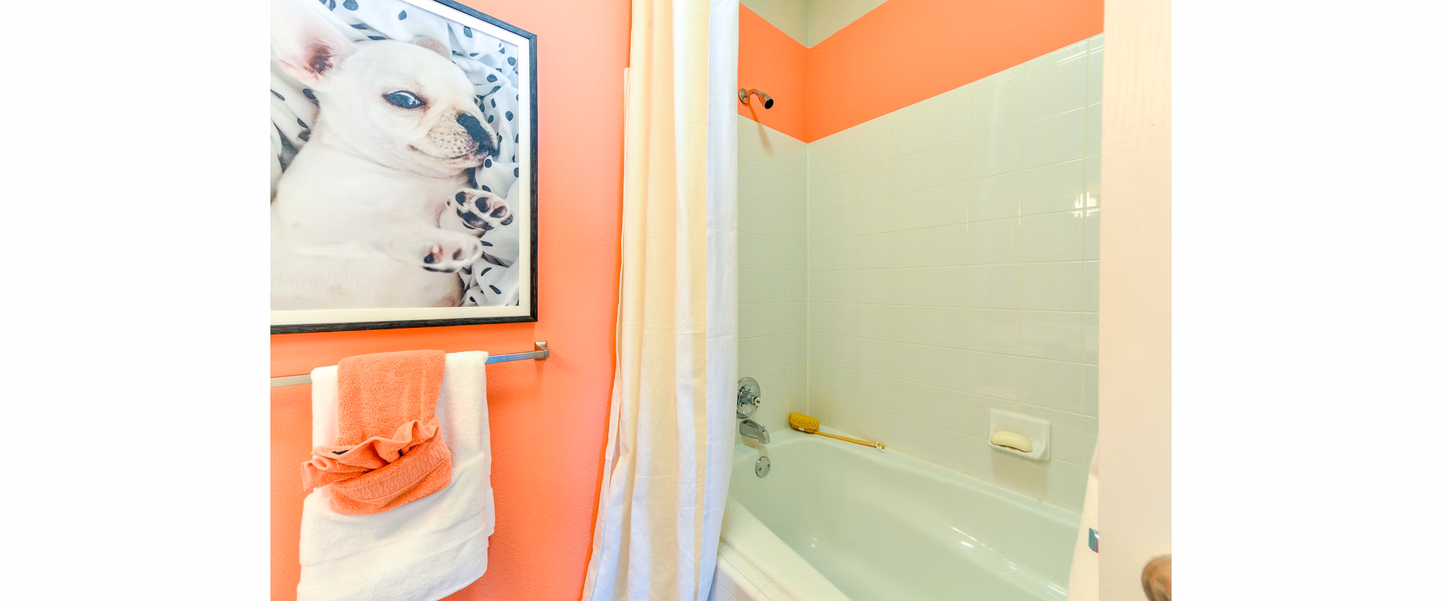 Modern bathroom with sleek fixtures in Townhouse Atlanta luxury apartments