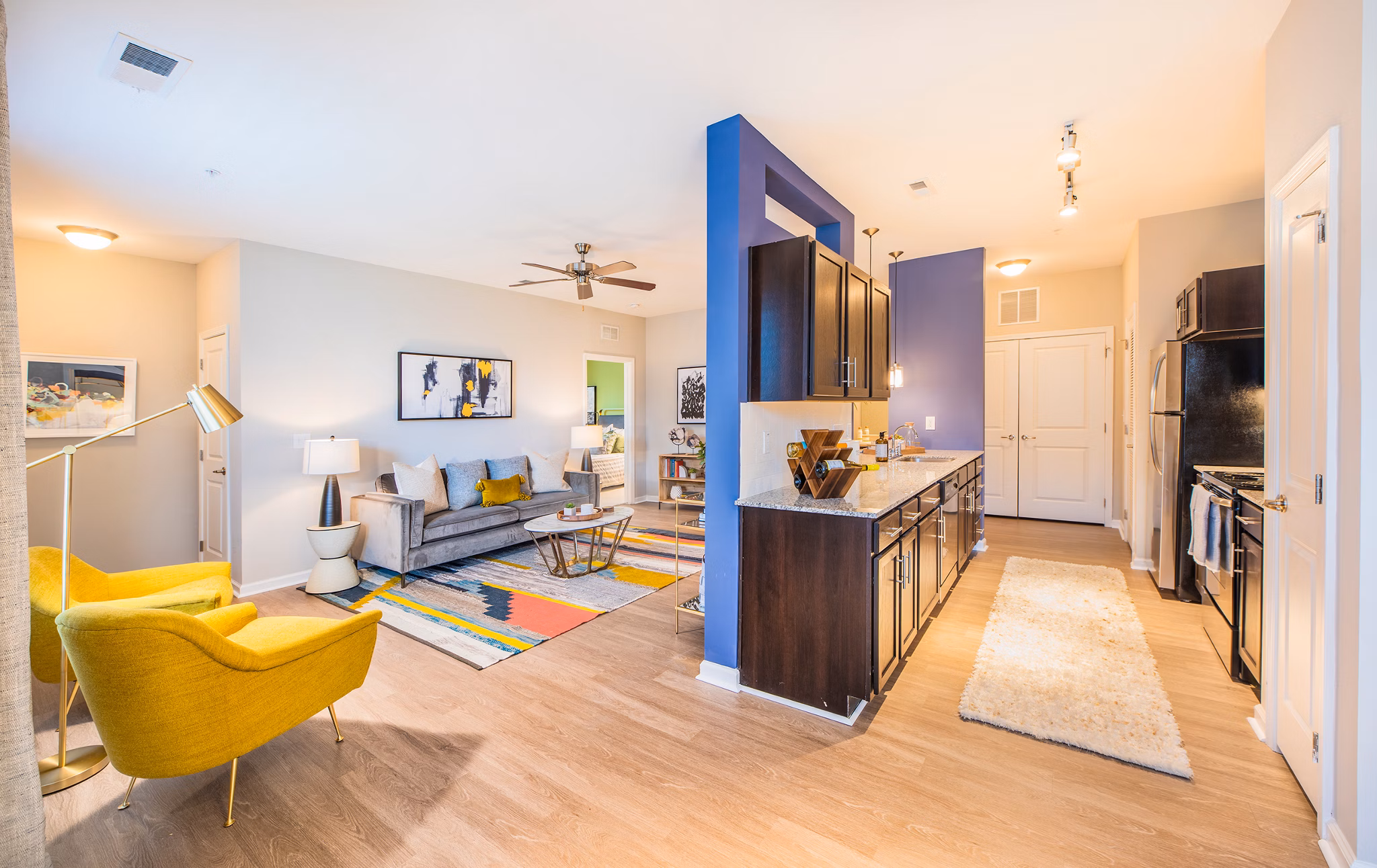 Element Carolina Bay: Modern clubhouse featuring spacious seating and stylish dÃ©cor in Charleston luxury apartments