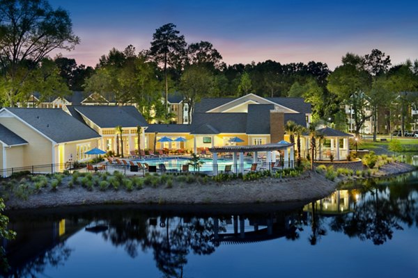 Element Carolina Bay: Luxurious view apartments in scenic Charleston neighborhood