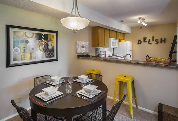 dining room at The Lennox of Olathe Apartments