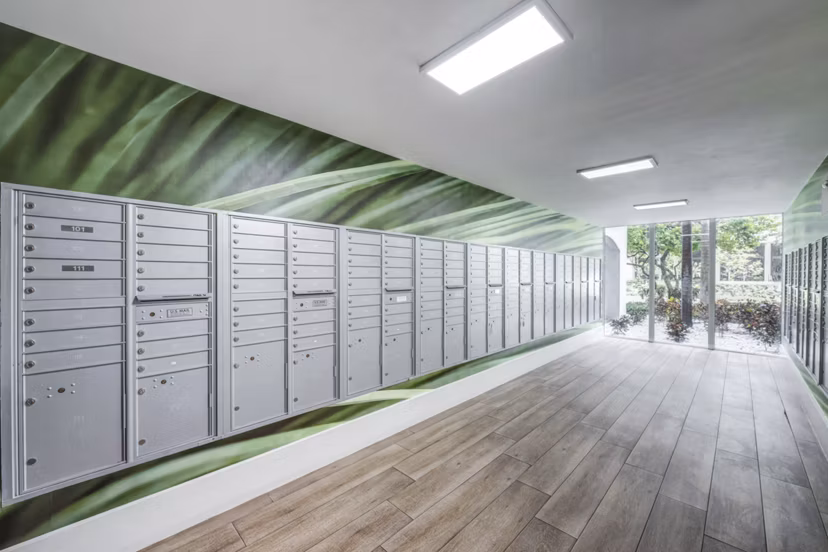 Solmar on 6th: Modern meeting facility with state-of-the-art equipment in luxury Greystar apartments