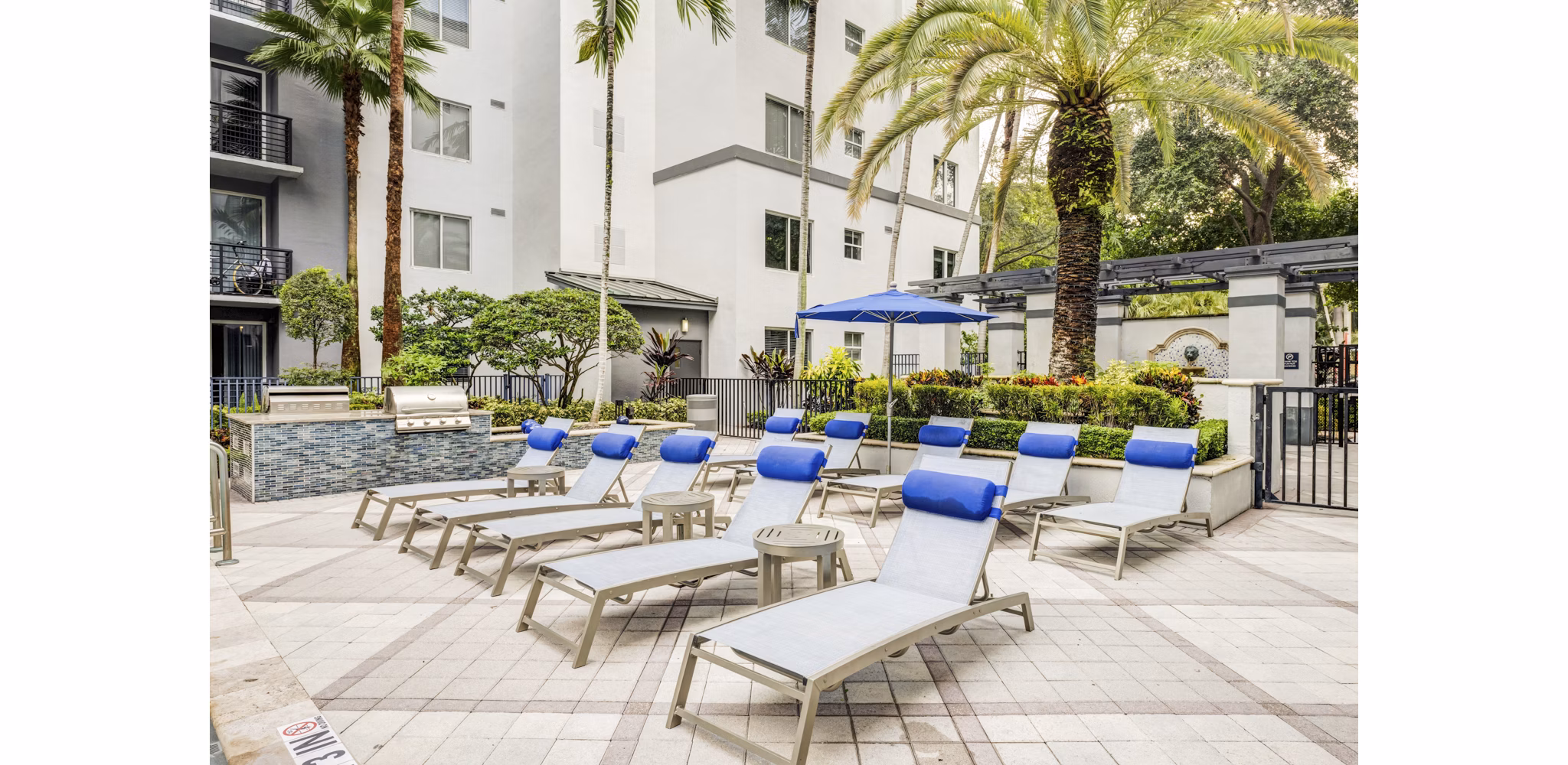 grill area at Solmar on 6th Apartments