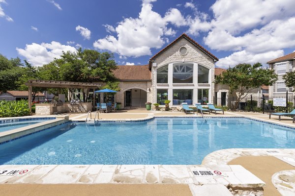 pool at Boulevard at Town Lake Apartments