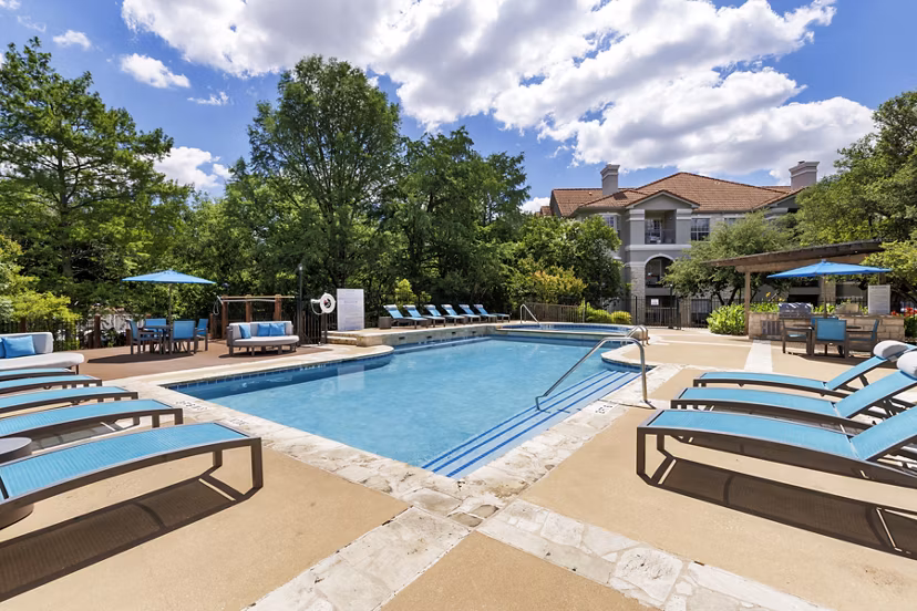 pool at Boulevard at Town Lake Apartments