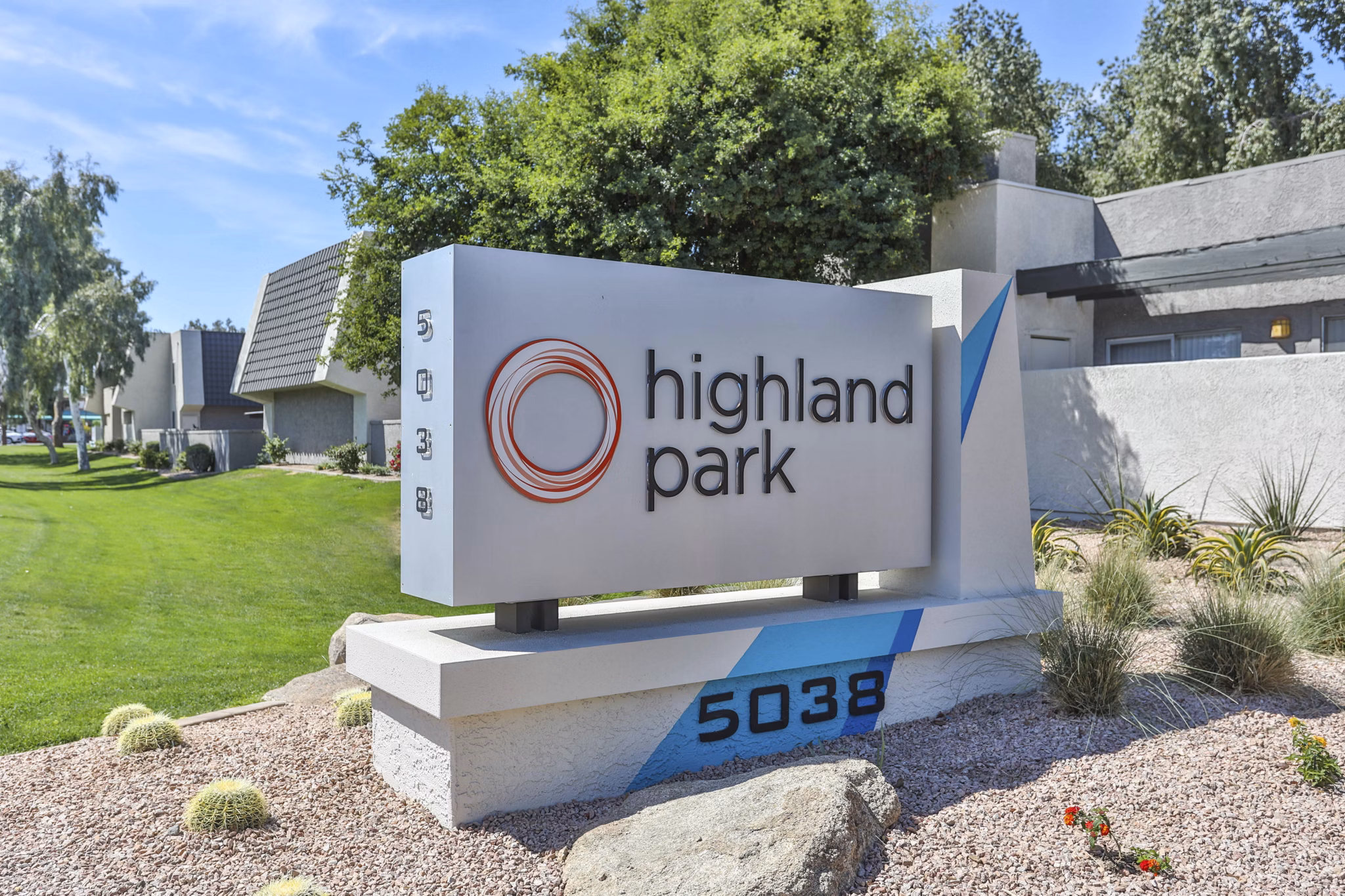 Highland Park Apartments: Stylish entrance signage at luxury apartments