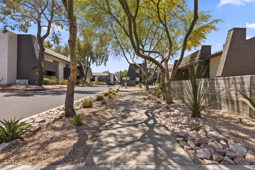 Highland Park Apartments: Elegant of luxury apartments in prime urban setting
