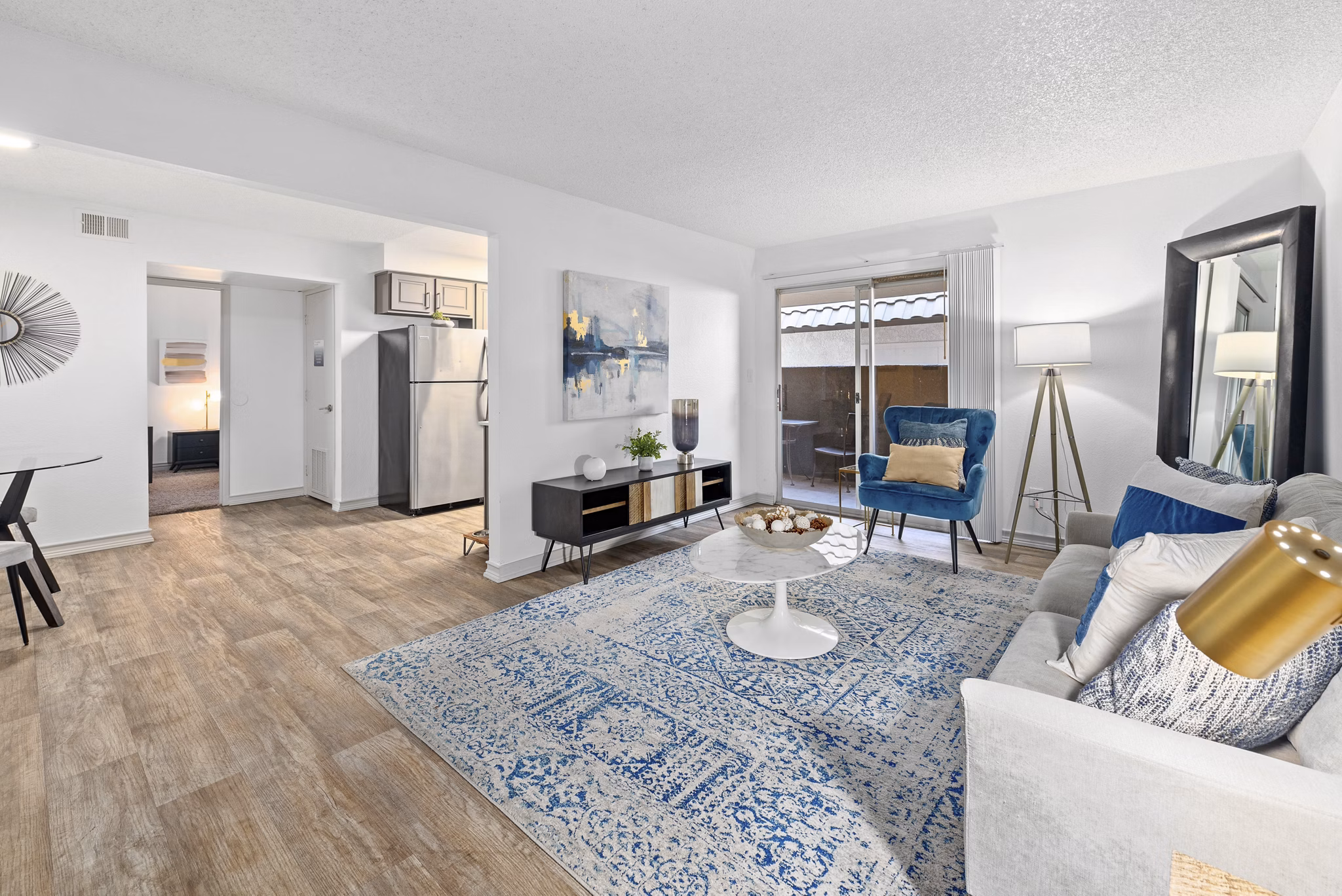 Modern kitchen with state-of-the-art appliances in Highland Park Apartments