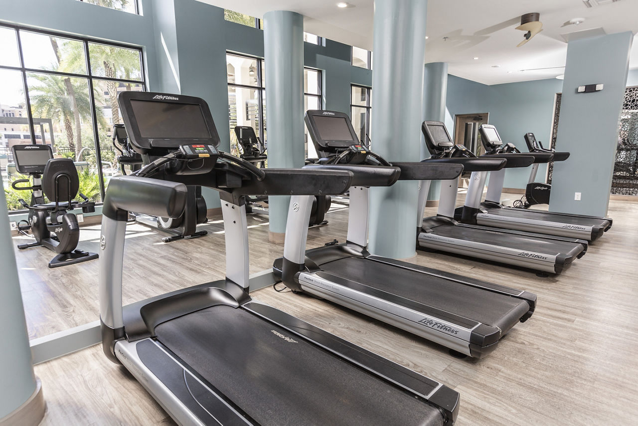 Gym at 2 Bayshore Luxury Waterfront Apartments (3 of 5)