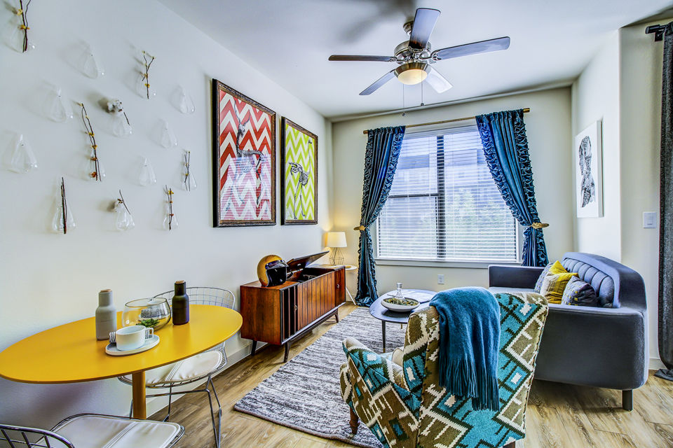 Spacious living room with modern decor at Elan East Apartments in Austin