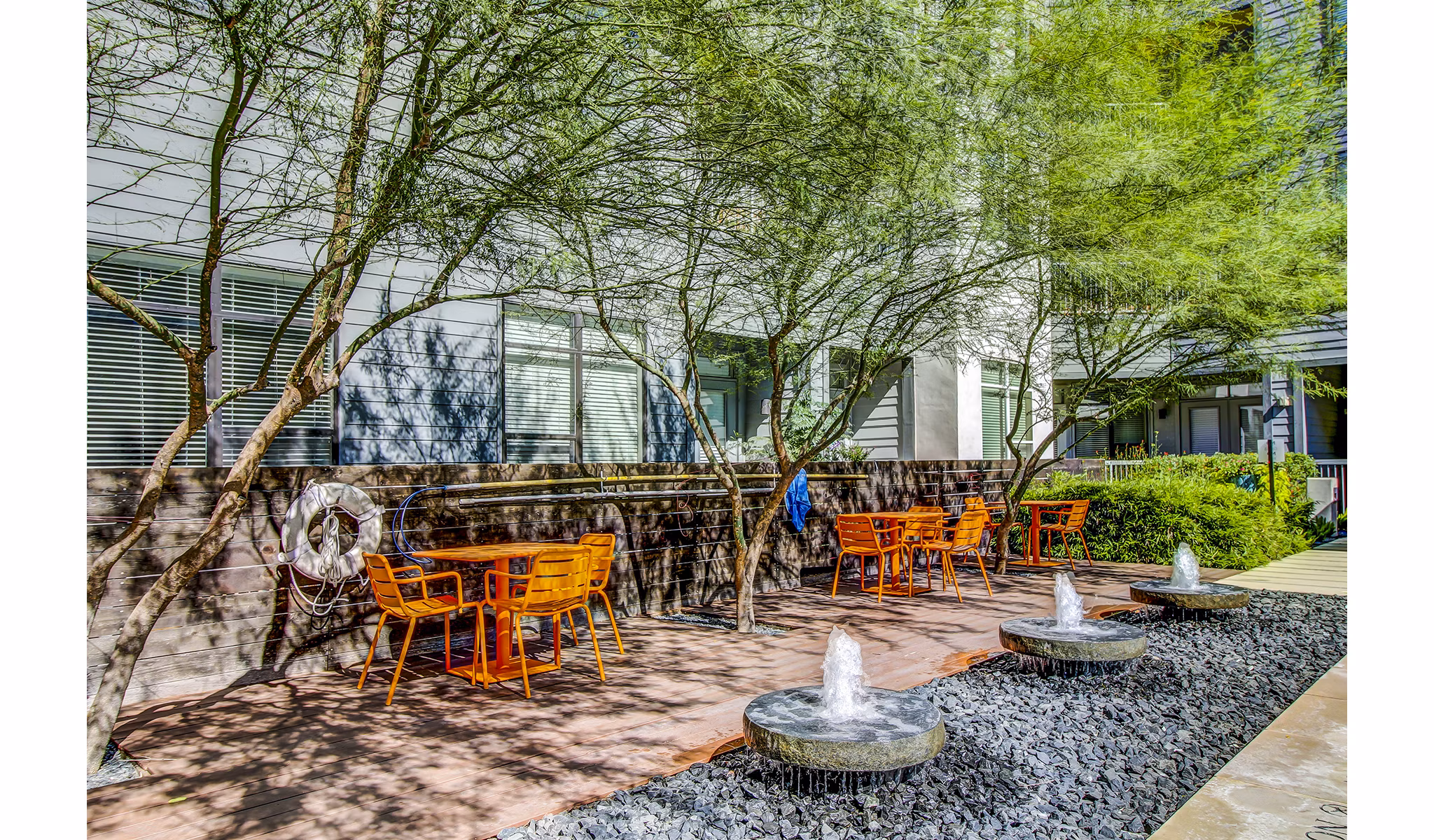 Tranquil courtyard patio with lush landscaping at Elan East Apartments, ideal for relaxation in a charming setting