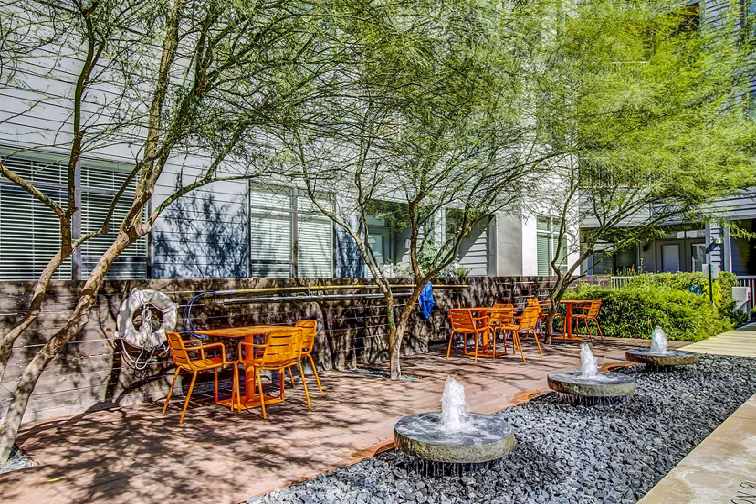 Tranquil courtyard patio with lush landscaping at Elan East Apartments, ideal for relaxation in a charming setting
