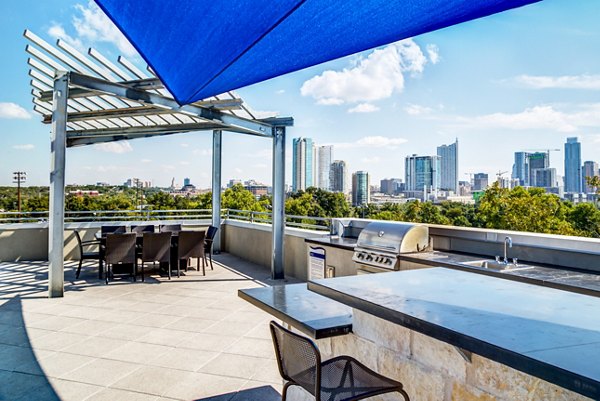 grill area at Coldwater Luxury Apartments