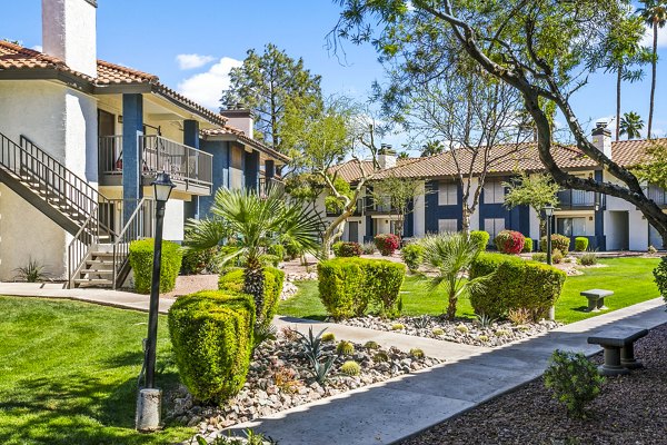 Fountain Palms Apartments: Elegant of luxury apartment building in sunny Phoenix