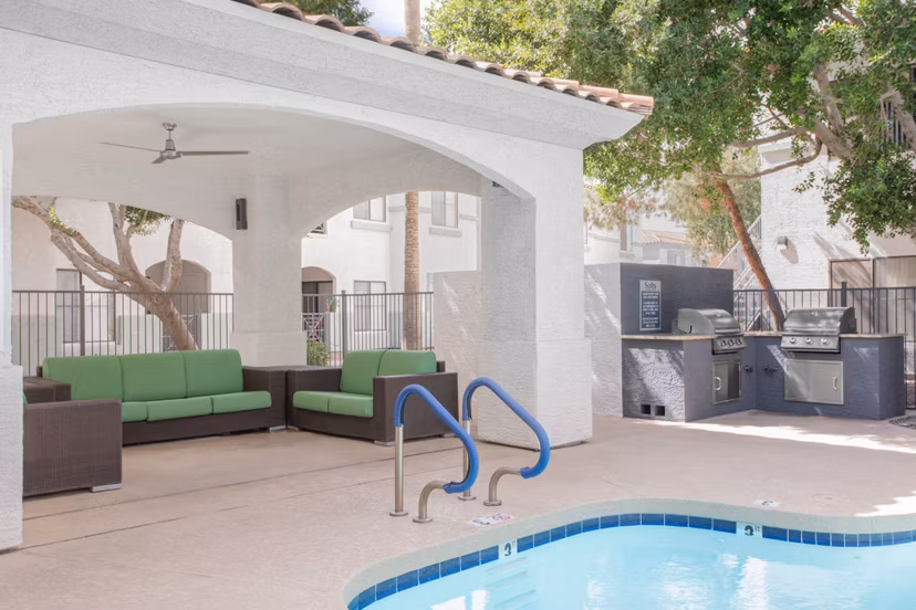pool at Haven at Towne Center Apartments